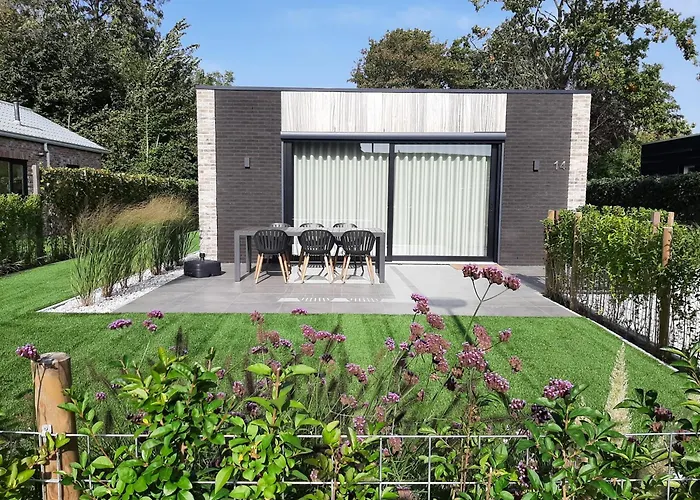 Prachtige Bungalow Op Vakantiepark Bij Zee.