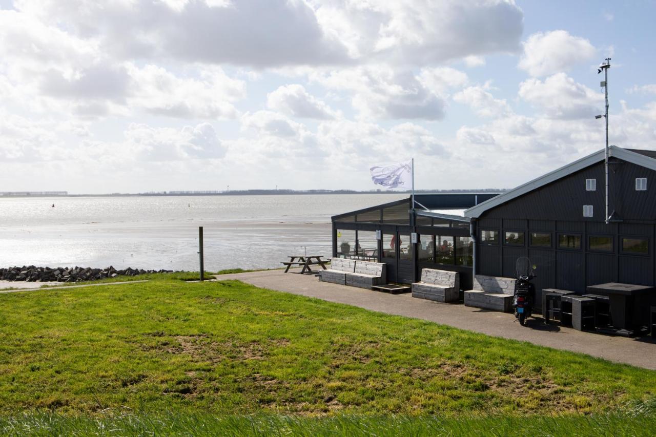 Prachtige Op Bij Zee. Vakantiehuis Baarland